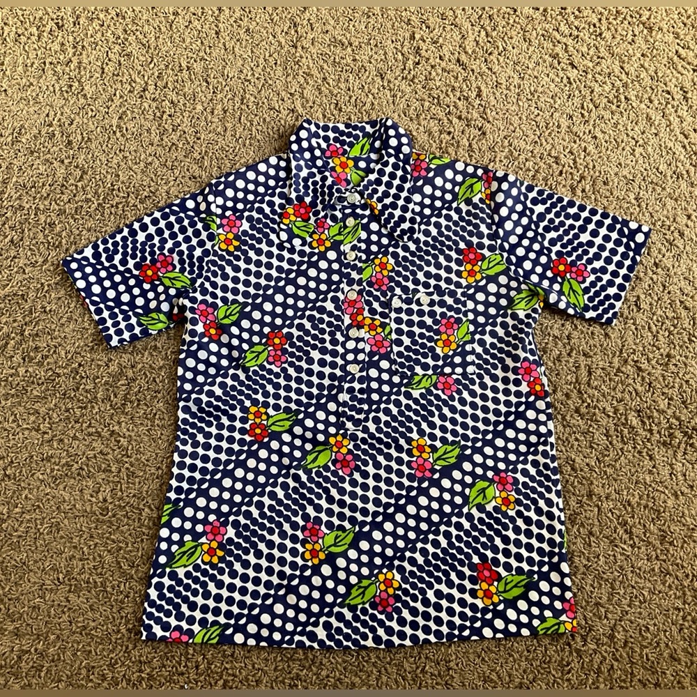 Genuine Vintage 60’s/70’s Button Down Short Sleeved Blouse, Rare Beagle Collar!